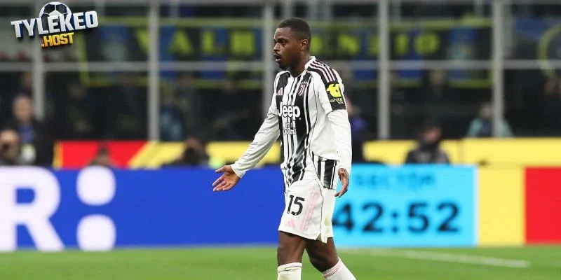 Man Utd theo dõi Kalulu, Barca muốn đổi Araujo