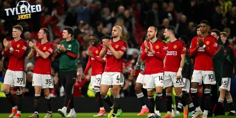 Giải đáp 5 nước cờ MU phải đi hè 2026